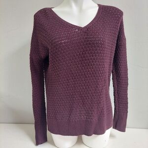 American Eagle Maroon Top Size M Textured V Neck Knit Sweater Ribbed Hems Casual